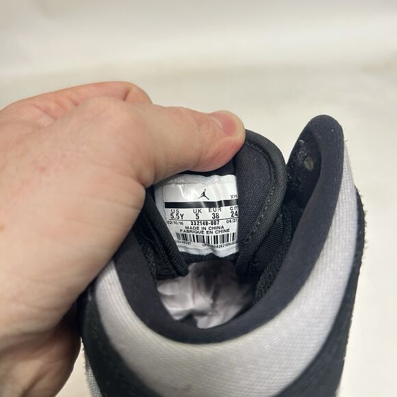 Nike Shoes Air Jordan 1 Retro High GS “Wolf Grey” 2024 - Picture 9 of 9